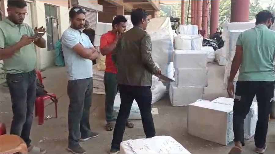 स्टेट जीएसटी विभाग ने की बड़ी कार्रवाई, बिना ई-वे बिल के दो ट्रक सामान जब्त स्टेट जीएसटी विभाग ने की बड़ी कार्रवाई, बिना ई-वे बिल के दो ट्रक सामान जब्त