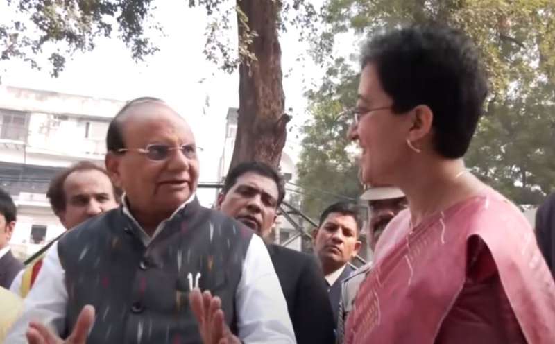 उपराज्यपाल वीके सक्सेना ने मुख्यमंत्री आतिशी की तारीफ, कहा “अरविंद केजरीवाल से हजार गुना बेहतर”