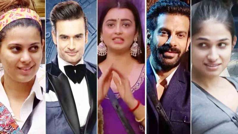 Bigg Boss 18 Elimination: घरवालों की आंखों में चुभने वाला कंटेस्टेंट हुआ बाहर! Bigg Boss 18 Elimination: घरवालों की आंखों में चुभने वाला कंटेस्टेंट हुआ बाहर!