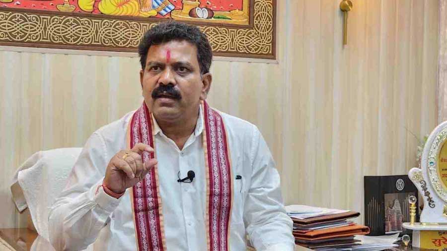 गृह मंत्री विजय शर्मा ने बस्तर ओलंपिक खेलकूद के आयोजन में युवा खिलाडियों से मुलाकात की गृह मंत्री विजय शर्मा ने बस्तर ओलंपिक खेलकूद के आयोजन में युवा खिलाडियों से मुलाकात की