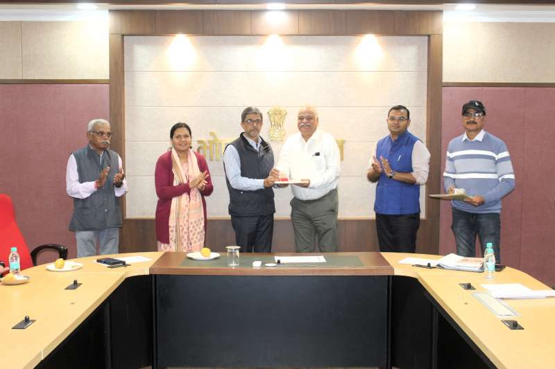 सेवानिवृत्त 36 रेल कर्मियों को दी गई भावभीनी विदाई।