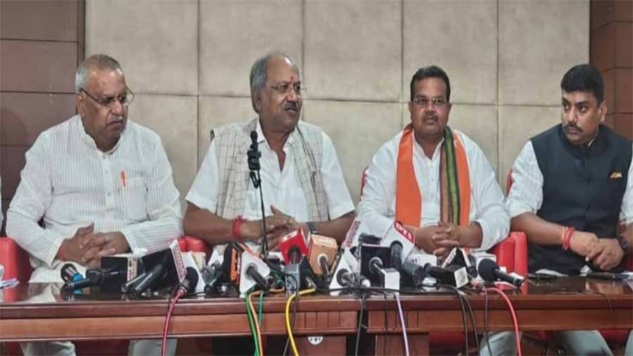 दक्षिण विधानसभा को पर्यटन स्थल समझती है कांग्रेस: अग्रवाल दक्षिण विधानसभा को पर्यटन स्थल समझती है कांग्रेस: अग्रवाल