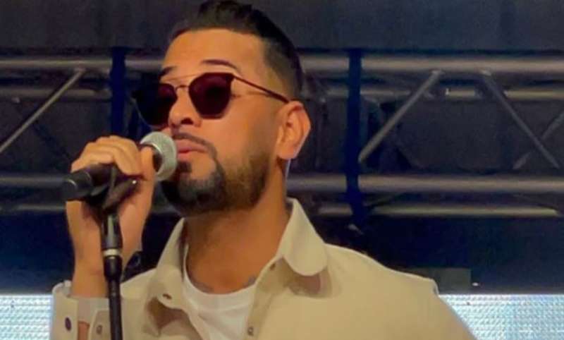 ऑस्ट्रेलिया में स्टेज शो के दौरान Garry Sandhu पर हमला, मिडिल फिंगर के इशारे से भड़का शख्स ऑस्ट्रेलिया में स्टेज शो के दौरान Garry Sandhu पर हमला, मिडिल फिंगर के इशारे से भड़का शख्स