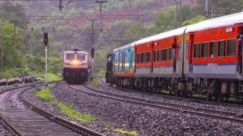 कोहरे के कारण 3 महीने तक 48 ट्रेनें रहेंगी कैंसिल