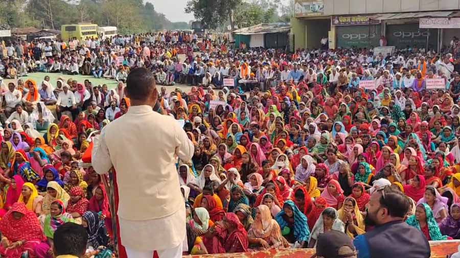 आरक्षण कटौती से नाराज Obc समाज ने किया चक्काजाम, उग्र आंदोलन की चेतावनी आरक्षण कटौती से नाराज Obc समाज ने किया चक्काजाम, उग्र आंदोलन की चेतावनी