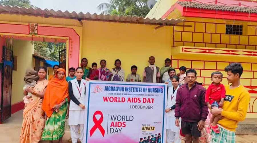 विश्व एड्स दिवस पर जगदलपुर इंस्टिट्यूट ऑफ नर्सिंग कॉलेज में रैली का आयोजन
