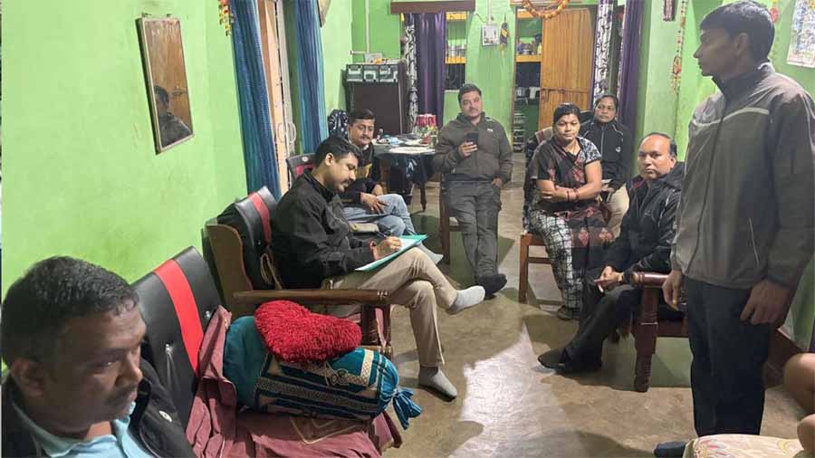 जीआरपी के बर्खास्त आरक्षकों के घर में एसीबी की दबिश, आय से अधिक संपत्ति का है मामला जीआरपी के बर्खास्त आरक्षकों के घर में एसीबी की दबिश, आय से अधिक संपत्ति का है मामला