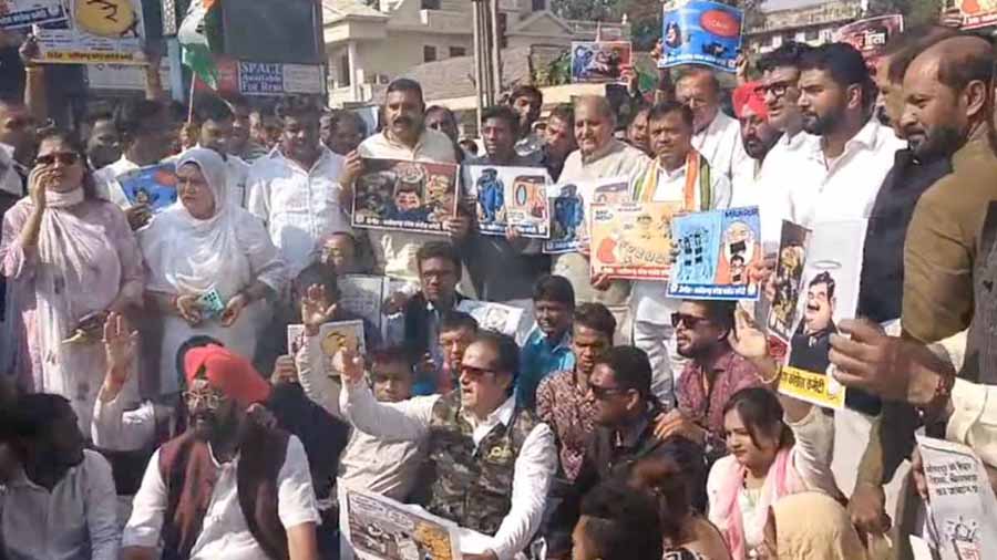 कांग्रेस पार्टी ने विभिन्न मुद्दों को लेकर सरकार के खिलाफ किया हल्ला बोल प्रदर्शन कांग्रेस पार्टी ने विभिन्न मुद्दों को लेकर सरकार के खिलाफ किया हल्ला बोल प्रदर्शन