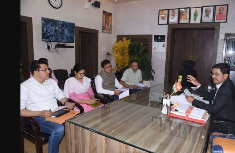 कलेक्टर ने की धान खरीदी की समीक्षा, उठाव में तेजी लाने दिए सख्त निर्देश कलेक्टर ने की धान खरीदी की समीक्षा, उठाव में तेजी लाने दिए सख्त निर्देश