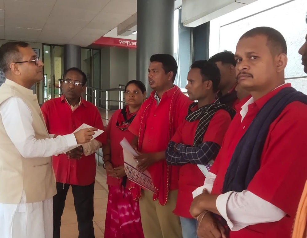 महाकुंभ में भक्तों को ट्रेन बिलासपुर से मिले,पूर्व विधायक ने रेल महाप्रबंधक से मिलकर रखी माँग महाकुंभ में भक्तों को ट्रेन बिलासपुर से मिले,पूर्व विधायक ने रेल महाप्रबंधक से मिलकर रखी माँग