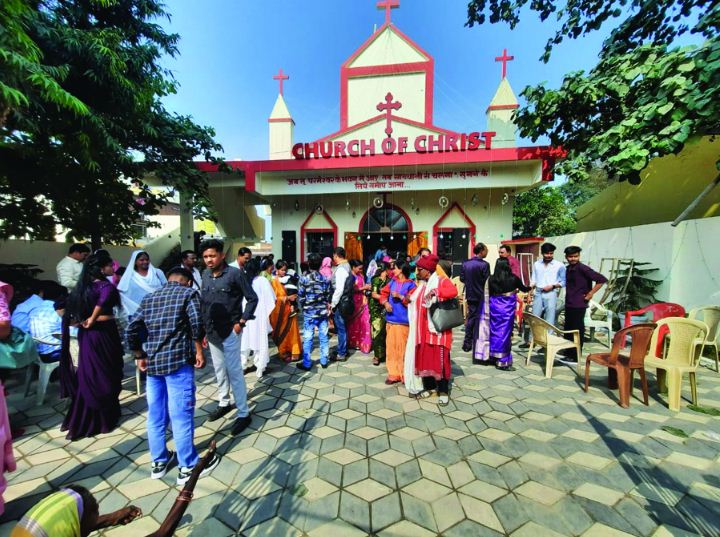 गिरजाघरों में मनाया गया क्रिसमस पर्व