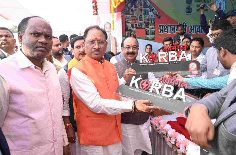 मुख्यमंत्री ने पीएम आवास के हितग्राहियों को दी चाबी मुख्यमंत्री ने पीएम आवास के हितग्राहियों को दी चाबी