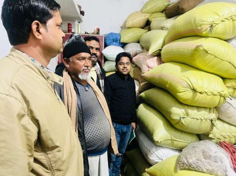 अवैध धान के भंडारण पर बड़ी कार्रवाई, 62 क्विंटल से अधिक का धान जब्त अवैध धान के भंडारण पर बड़ी कार्रवाई, 62 क्विंटल से अधिक का धान जब्त