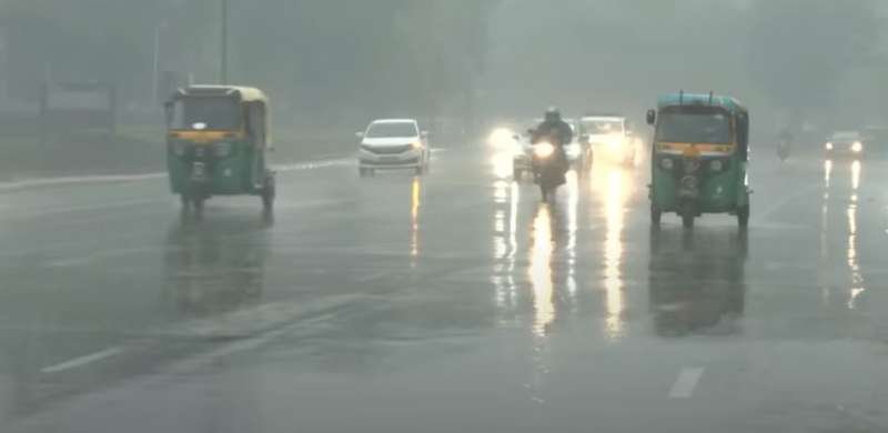 दिल्ली में बारिश से वायु प्रदूषण में गिरावट, AQI में सुधार के बाद बेहतर हुई हवा