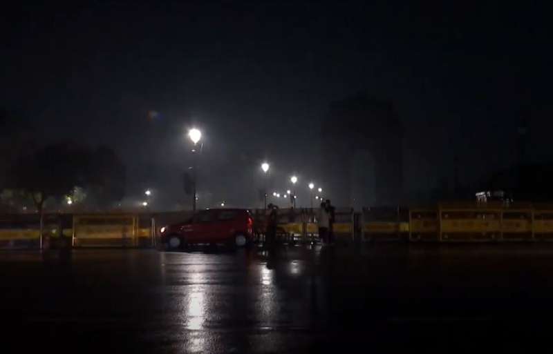 दिल्ली-NCR में शुक्रवार सुबह हल्की बारिश, कोहरे ने घटाई दृश्यता दिल्ली-NCR में शुक्रवार सुबह हल्की बारिश, कोहरे ने घटाई दृश्यता