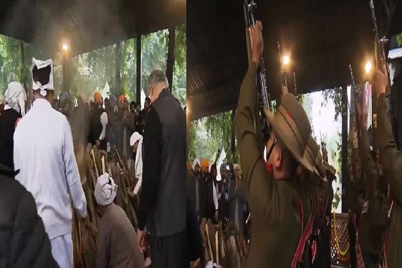 पंचतत्व में विलीन हुए मनमोहन सिंह, निगमबोध घाट पर हुआ अंतिम संस्कार, नम आंखों से दी गई अंतिम विदाई पंचतत्व में विलीन हुए मनमोहन सिंह, निगमबोध घाट पर हुआ अंतिम संस्कार, नम आंखों से दी गई अंतिम विदाई