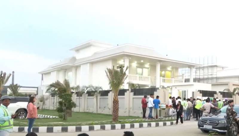 रांची स्मार्ट सिटी में 70 करोड़ की लागत से बने 11 मंत्रियों के आलीशान बंगले रांची स्मार्ट सिटी में 70 करोड़ की लागत से बने 11 मंत्रियों के आलीशान बंगले