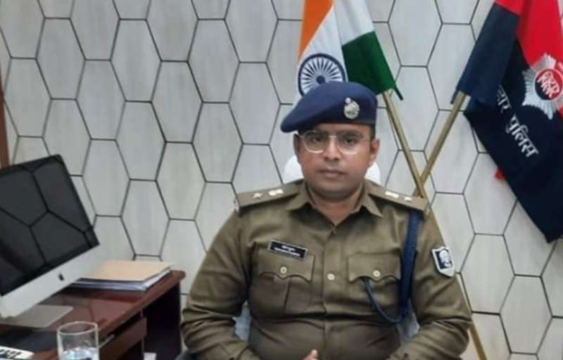 बेतिया SP की कार्यवाही से थानाध्यक्षों में मची हलचल, दो थानेदारों पर कार्रवाई के बाद किया ससपेंड बेतिया SP की कार्यवाही से थानाध्यक्षों में मची हलचल, दो थानेदारों पर कार्रवाई के बाद किया ससपेंड