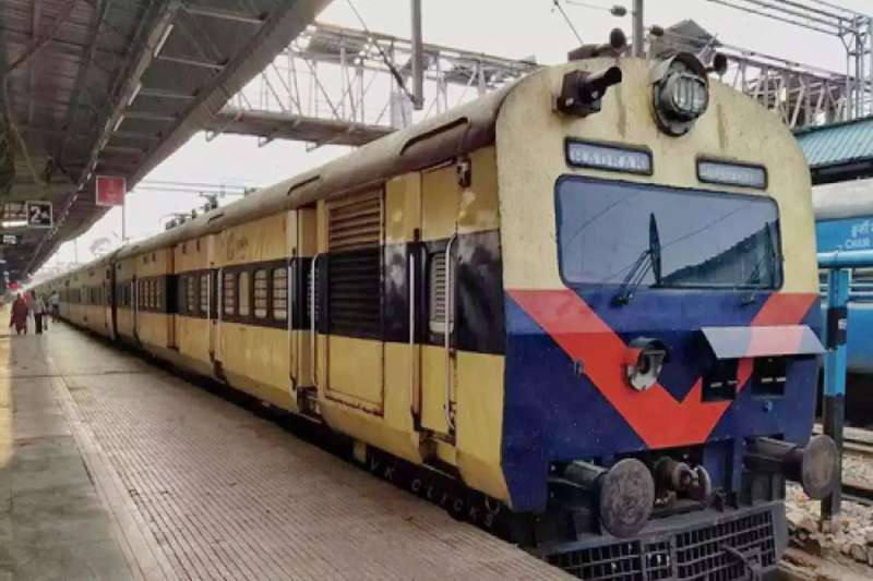 परीक्षा के दौरान यात्रियों की सुविधा हेतु अनारक्षित विशेष ट्रेन परीक्षा के दौरान यात्रियों की सुविधा हेतु अनारक्षित विशेष ट्रेन