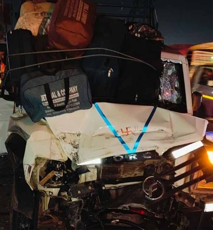 सिलतरा इलाके में एक दर्दनाक सड़क हादसे में दो लोगों की मौत हो गई और 10 से अधिक लोग घायल सिलतरा इलाके में एक दर्दनाक सड़क हादसे में दो लोगों की मौत हो गई और 10 से अधिक लोग घायल