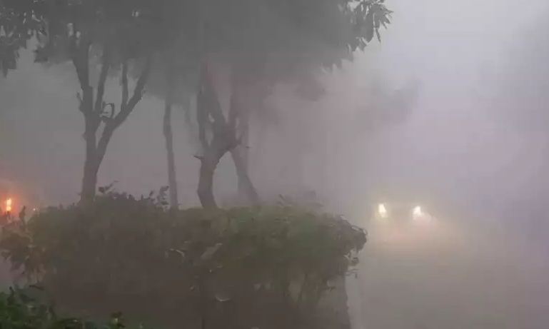 पहाड़ों पर बर्फबारी से मैदानी इलाकों में बढ़ी ठंड, लोगों की बढ़ी मुश्किलें