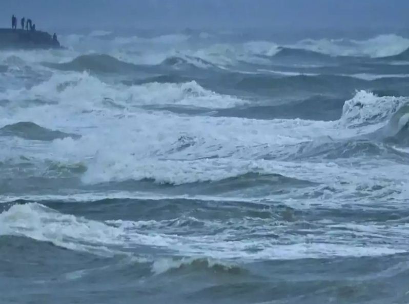 फेंगल तूफान के असर से हवाओं का रुख बदला