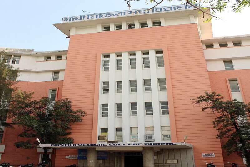 गांधी मेडिकल कॉलेज, पहली बार कुर्सी पर बैठाकर डिलीवरी, डॉक्टरों ने सीखा प्रसव के नए तरीके गांधी मेडिकल कॉलेज, पहली बार कुर्सी पर बैठाकर डिलीवरी, डॉक्टरों ने सीखा प्रसव के नए तरीके