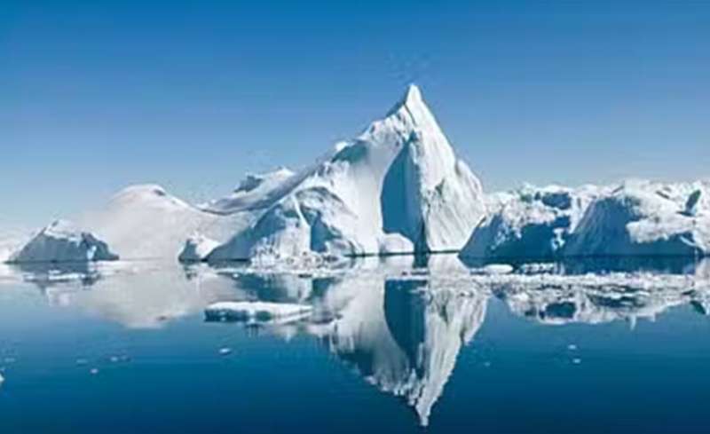 आर्कटिक की बर्फ तेजी से पिघल रही, 2027 तक खत्म होने की संभावना; वैज्ञानिकों ने किया अलर्ट आर्कटिक की बर्फ तेजी से पिघल रही, 2027 तक खत्म होने की संभावना; वैज्ञानिकों ने किया अलर्ट