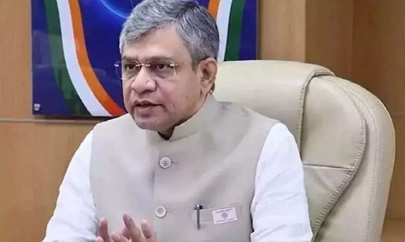 रेल मंत्री ने संसद में बताया, जनरल कोच की संख्या बढ़ाने पर क्या है सरकार की योजना