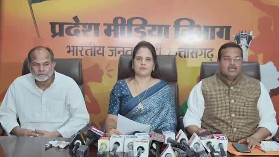 नगर निगम में नेता प्रतिपक्ष मीनल चौबे ने महापौर एजाज ढेबर पर लगाया बड़ा आरोप, रायपुर के विकास का सबसे बड़ा रोड़ा नगर निगम में नेता प्रतिपक्ष मीनल चौबे ने महापौर एजाज ढेबर पर लगाया बड़ा आरोप, रायपुर के विकास का सबसे बड़ा रोड़ा