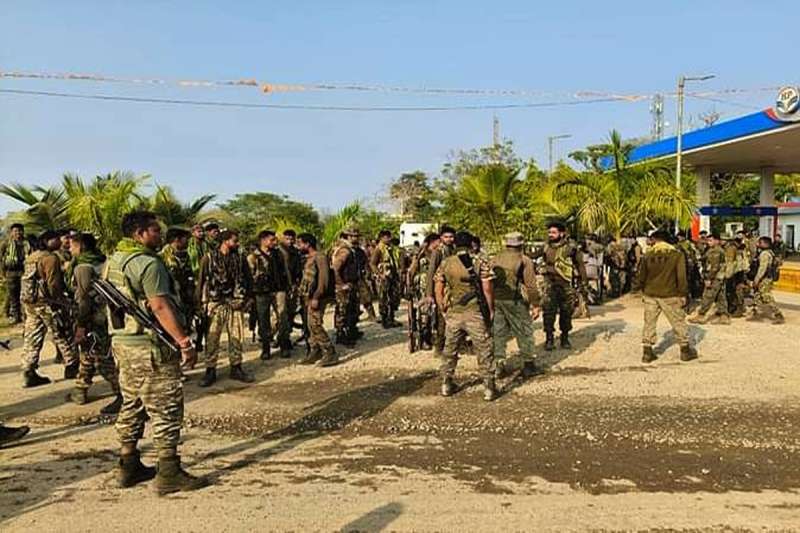 बीजापुर में सुरक्षाबलों को मिली बड़ी कामयाबी, मारे गए 12 नक्सलियों के शव बरामद बीजापुर में सुरक्षाबलों को मिली बड़ी कामयाबी, मारे गए 12 नक्सलियों के शव बरामद