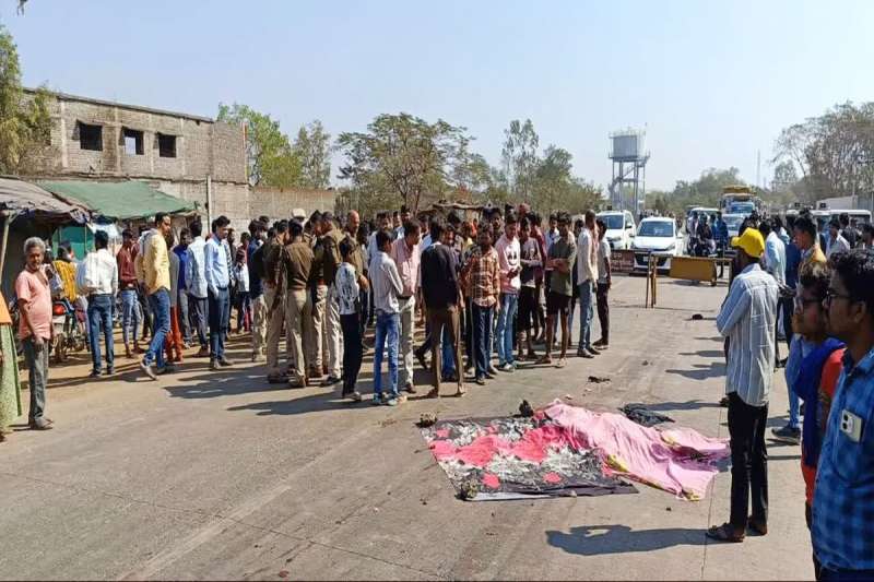 गांव वालों को ऐसा काम करना पड़ा महंगा, एक साथ 8 लोगों पर दर्ज हुई FIR, पूरा मामला जानकर चौंक जाएंगे आप गांव वालों को ऐसा काम करना पड़ा महंगा, एक साथ 8 लोगों पर दर्ज हुई FIR, पूरा मामला जानकर चौंक जाएंगे आप