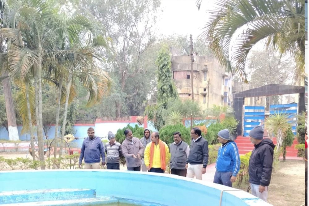 निगम कमिश्नर ने शहर की व्यवस्थाओं को दुरुस्त करने निगम टीम के साथ पार्क का किया निरीक्षण निगम कमिश्नर ने शहर की व्यवस्थाओं को दुरुस्त करने निगम टीम के साथ पार्क का किया निरीक्षण