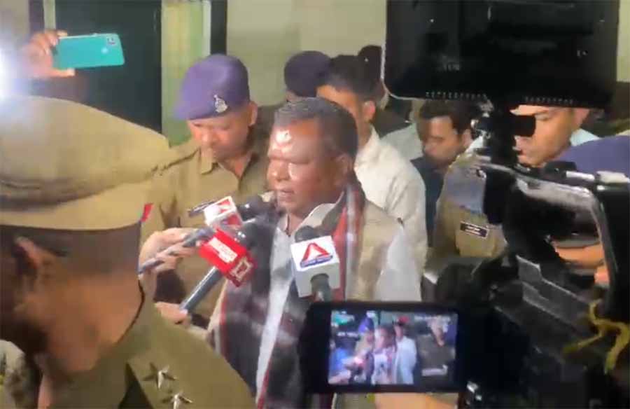 पूर्व आबकारी मंत्री कवासी लखमा 14 दिन की न्यायिक हिरासत में भेजे गए जेल पूर्व आबकारी मंत्री कवासी लखमा 14 दिन की न्यायिक हिरासत में भेजे गए जेल