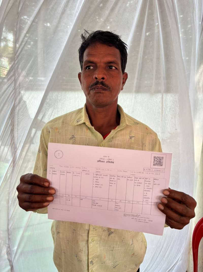 स्वामित्व कार्ड पाकर भूमि मालिकों के चेहरे खिले स्वामित्व कार्ड पाकर भूमि मालिकों के चेहरे खिले