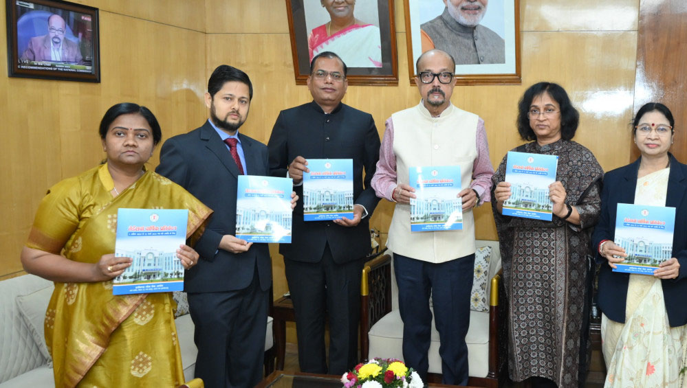 राज्यपाल डेका को लोक सेवा आयोग की कार्यवाहक अध्यक्ष सुशांडिल्य ने वार्षिक प्रतिवेदन सौंपा राज्यपाल डेका को लोक सेवा आयोग की कार्यवाहक अध्यक्ष सुशांडिल्य ने वार्षिक प्रतिवेदन सौंपा