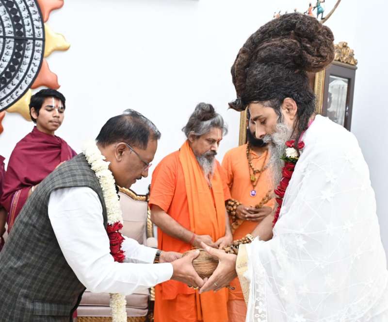 मुख्यमंत्री विष्णु देव साय से सद्गुरु ऋतेश्वर जी महाराज ने की सौजन्य मुलाकात मुख्यमंत्री विष्णु देव साय से सद्गुरु ऋतेश्वर जी महाराज ने की सौजन्य मुलाकात