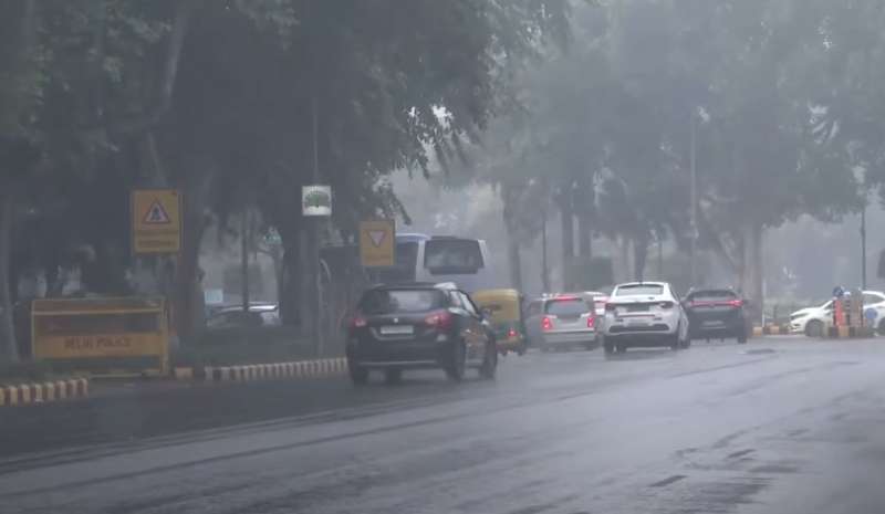 दिल्ली-NCR में बारिश: ठंडी हवाएं और कोहरे से राहत मिली, 24 घंटे बाद फिर हो सकती है बारिश