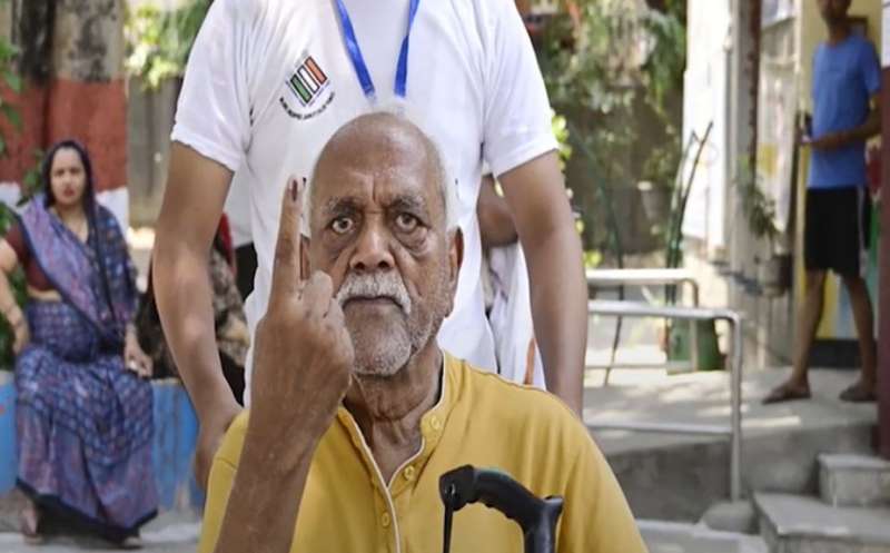 दिल्ली विधानसभा चुनाव 2025: बुजुर्गों और दिव्यांगों के लिए घर बैठे मतदान की सुविधा