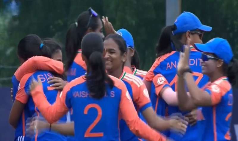 भारत ने इंग्लैंड को 9 विकेट से हराकर अंडर-19 महिला टी20 वर्ल्ड कप फाइनल में किया प्रवेश भारत ने इंग्लैंड को 9 विकेट से हराकर अंडर-19 महिला टी20 वर्ल्ड कप फाइनल में किया प्रवेश