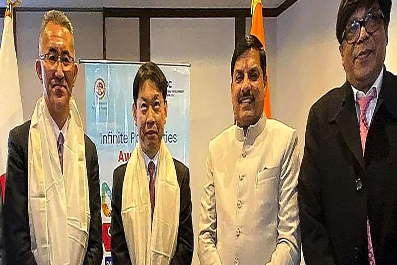 मुख्यमंत्री मोहन यादव 4 दिवसीय यात्रा पर पहुंचे जापान, निवेश हासिल करने के लिए उद्योगपतियों से करेंगे मुलाकात मुख्यमंत्री मोहन यादव 4 दिवसीय यात्रा पर पहुंचे जापान, निवेश हासिल करने के लिए उद्योगपतियों से करेंगे मुलाकात