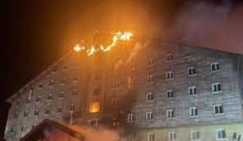 तुर्की के स्की रिसॉर्ट होटल में भीषण आग, 6 लोगों की मौत तुर्की के स्की रिसॉर्ट होटल में भीषण आग, 6 लोगों की मौत