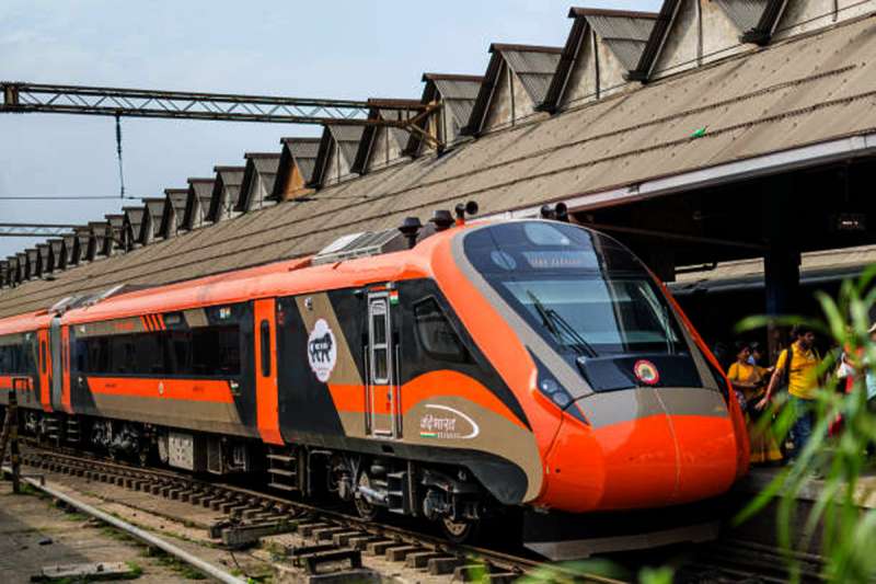 दुर्ग-विशाखापट्टनम वंदे भारत ट्रेन को नहीं मिल रहे यात्री, हटाए गए 8 डिब्बे