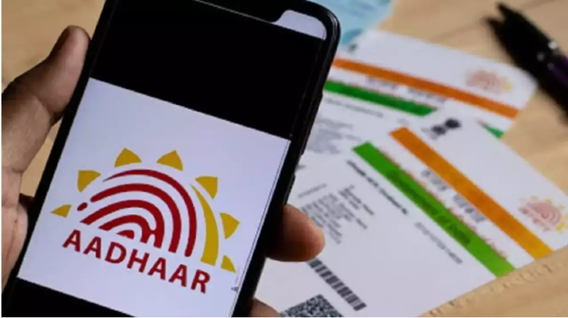 कागजों में मृत घोषित: जिंदा रहने का सबूत देने को मजबूर व्यक्ति कागजों में मृत घोषित: जिंदा रहने का सबूत देने को मजबूर व्यक्ति