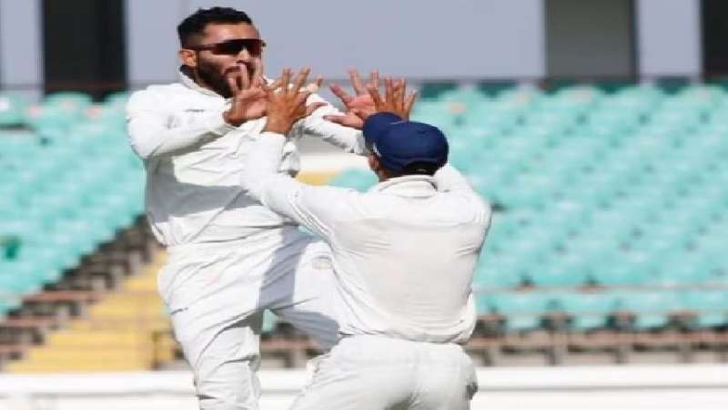 सौराष्ट्र ने दिल्ली को 10 विकेट से हराया, जडेजा की शानदार गेंदबाजी से मिली जीत सौराष्ट्र ने दिल्ली को 10 विकेट से हराया, जडेजा की शानदार गेंदबाजी से मिली जीत