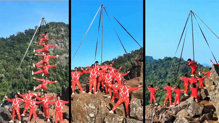 3000 फीट की ऊंचाई पर अबूझमाड़ मलखंभ के होनहारों ने ढोलकल गणेश प्रतिमा के समक्ष किया हैरतअंगेज प्रदर्शन, डिप्टी सीएम ने की सराहना 3000 फीट की ऊंचाई पर अबूझमाड़ मलखंभ के होनहारों ने ढोलकल गणेश प्रतिमा के समक्ष किया हैरतअंगेज प्रदर्शन, डिप्टी सीएम ने की सराहना