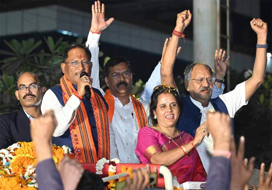 रायपुर में मुख्यमंत्री विष्णु देव साय का विशाल रोड शो रायपुर में मुख्यमंत्री विष्णु देव साय का विशाल रोड शो