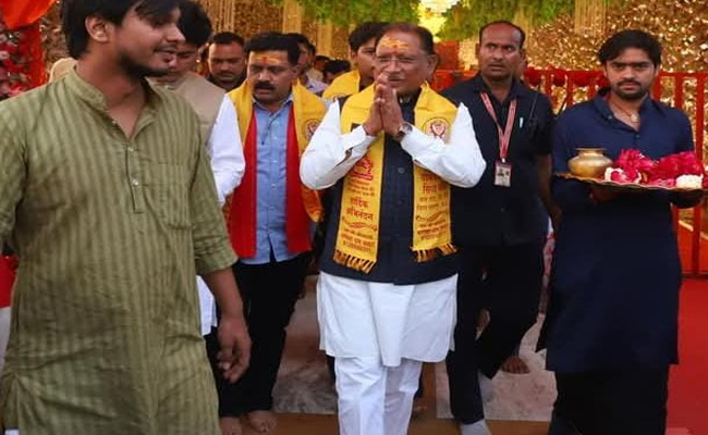 बागेश्वर धाम में ऐतिहासिक आयोजन: 251 निर्धन कन्याओं का विवाह बागेश्वर धाम द्वारा संपन्न होगा बागेश्वर धाम में ऐतिहासिक आयोजन: 251 निर्धन कन्याओं का विवाह बागेश्वर धाम द्वारा संपन्न होगा