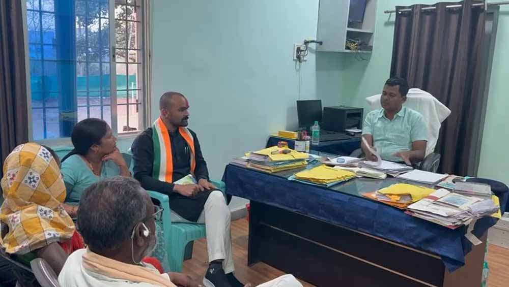 पुलिस पर जांच के नाम पर आदिवासी अधेड़ के साथ बर्बरता, दोषियों पर कार्रवाई की मांग