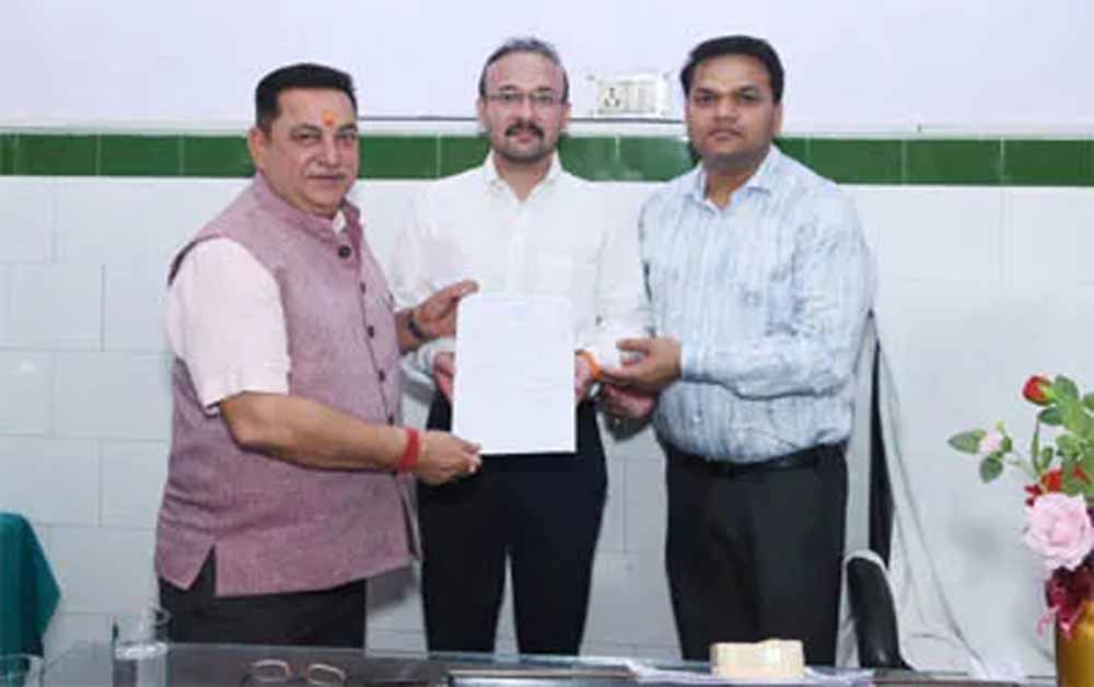 सरकारी अस्पताल में 2 घंटे फ्री सेवा देंगे डॉ. ईश्वर पैगिया